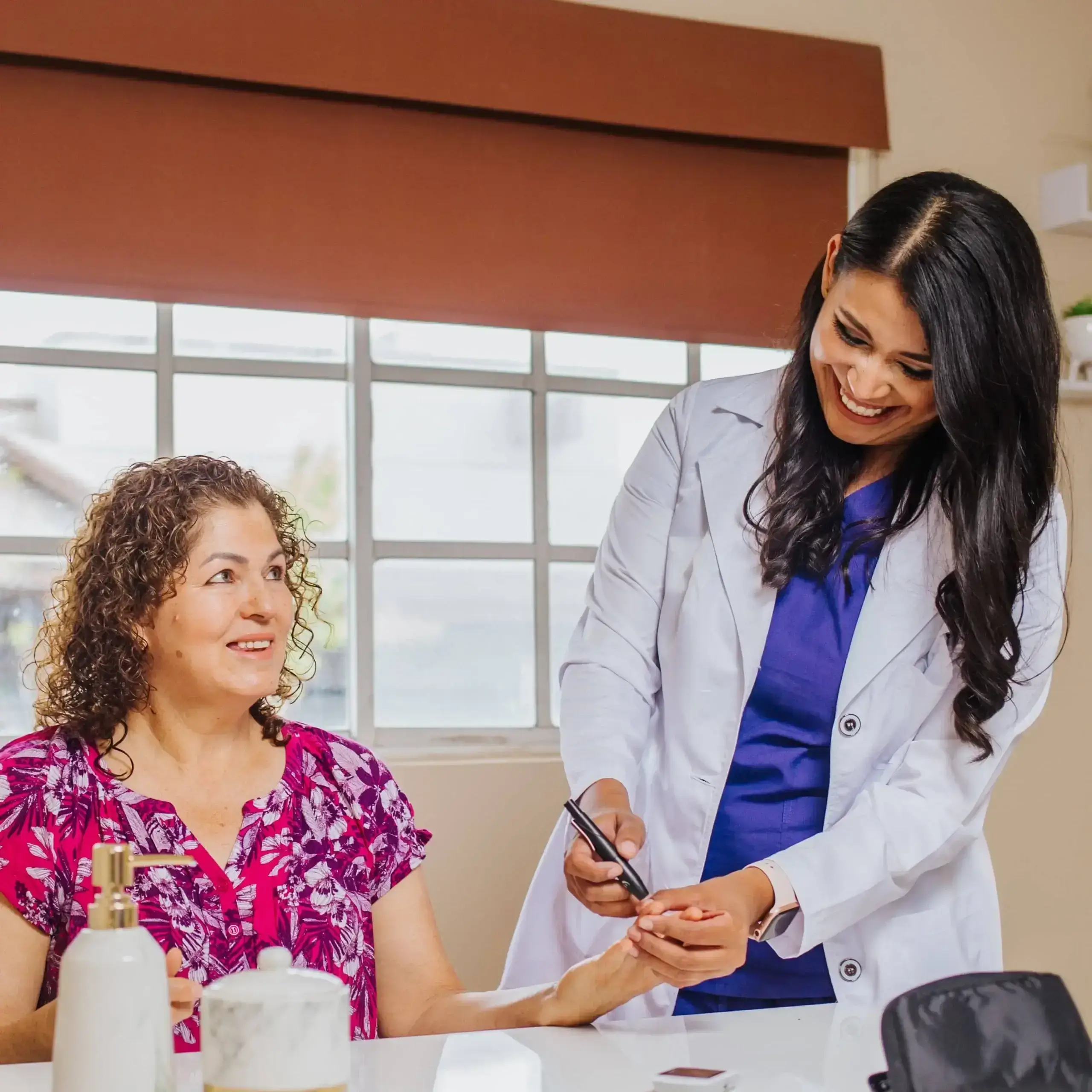 Mujer en consulta